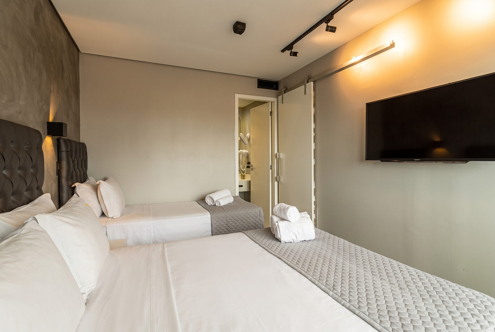 Apartamento 1 Quarto (Queen + Solteiro) e Sala com Sofá-cama 4